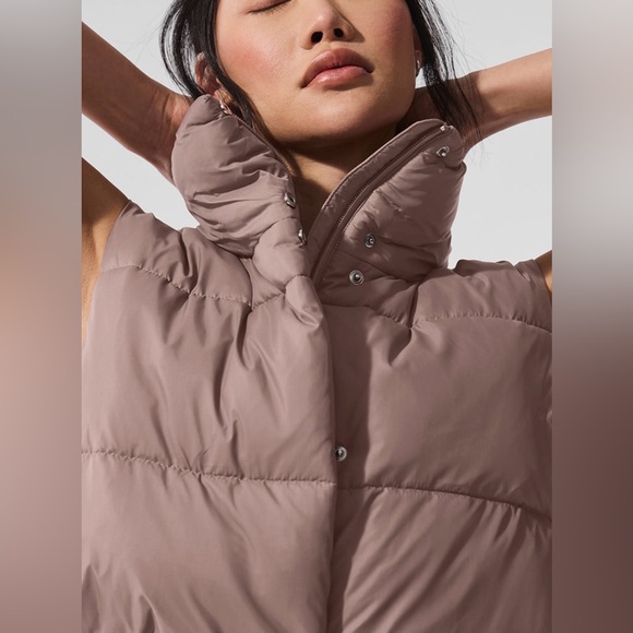 Alo Cropped Gold Rush Puffer Vest - Mushroom M Authentic NWT - Picture 4 of 5